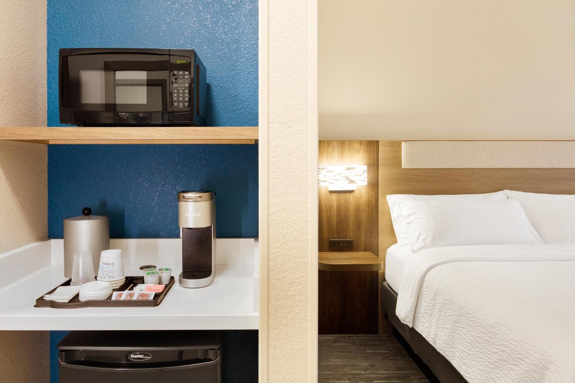 Holiday Inn Express & Suites Linden By Ihg Exterior photo